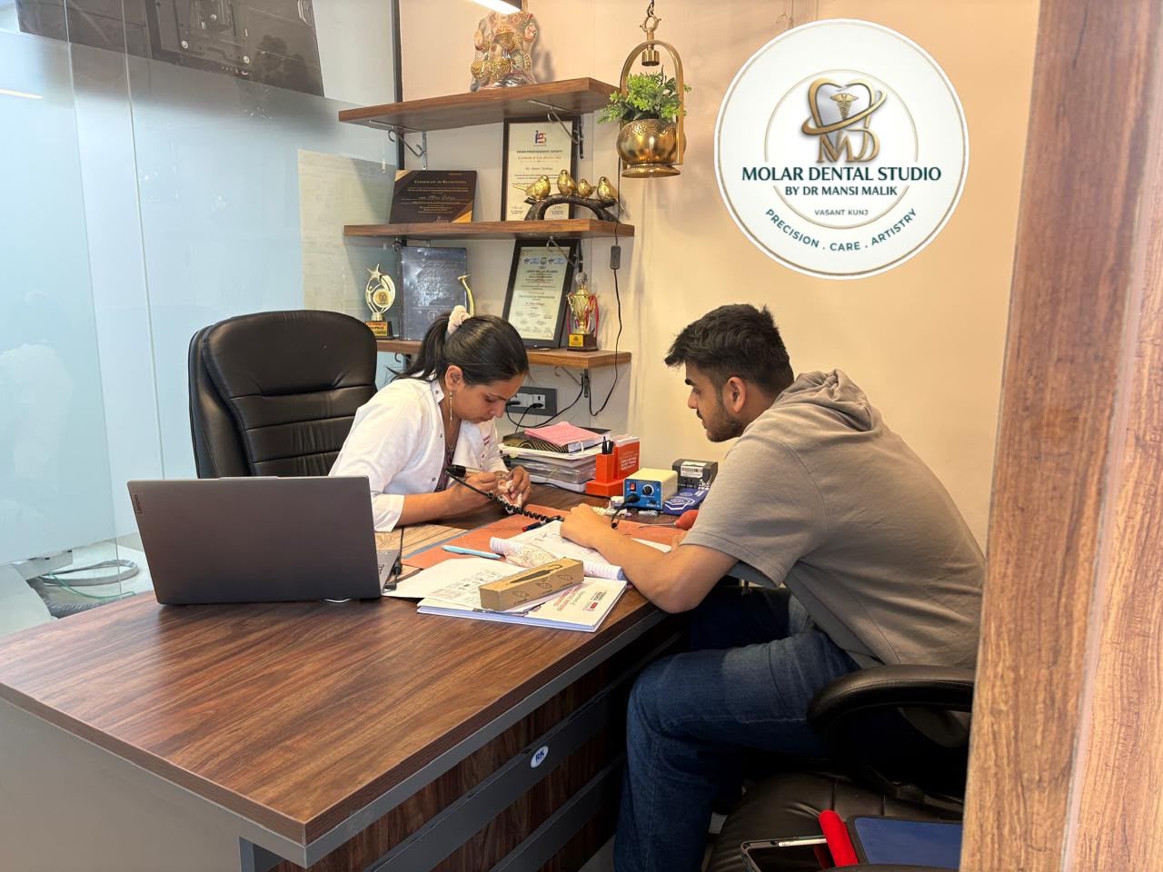 Dr. Mansi Dahiya Malik discussing a treatment plan with a patient at the consultation desk